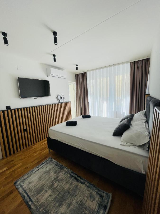 New Concept Included Garage Apartment Сараево Екстериор снимка