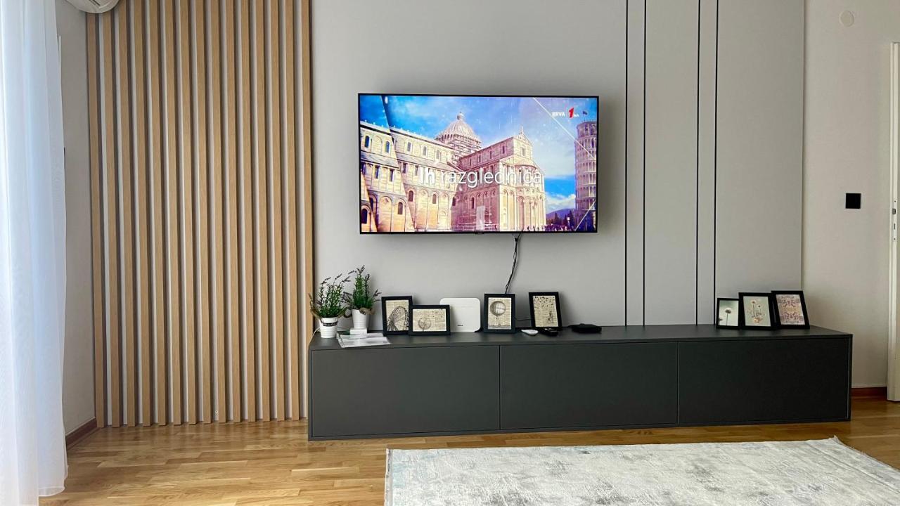 New Concept Included Garage Apartment Сараево Екстериор снимка