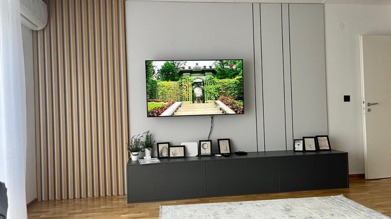 New Concept Included Garage Apartment Сараево Екстериор снимка